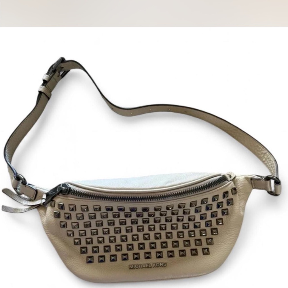 Michael Kors Taupe Leather Studded Belt Bag
HAS STAIN SIZE OF A QUARTER ON BACK